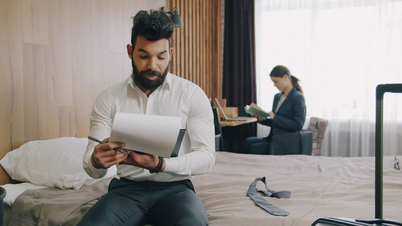 Using AI Chatbots While Traveling: Rules, Privacy and VPN Limits
